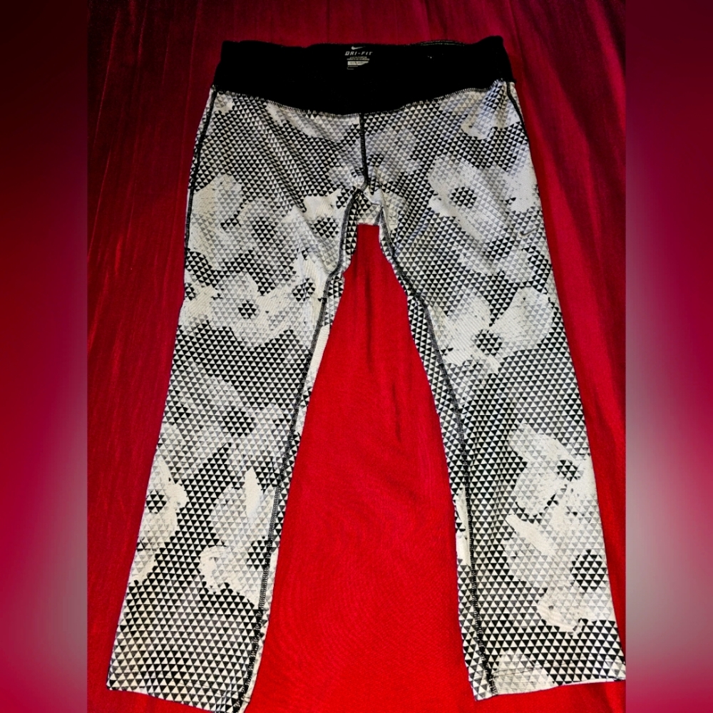 Nike Dri Fit Capri Leggings